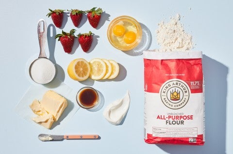 Super-Simple Strawberry Cake - select to zoom